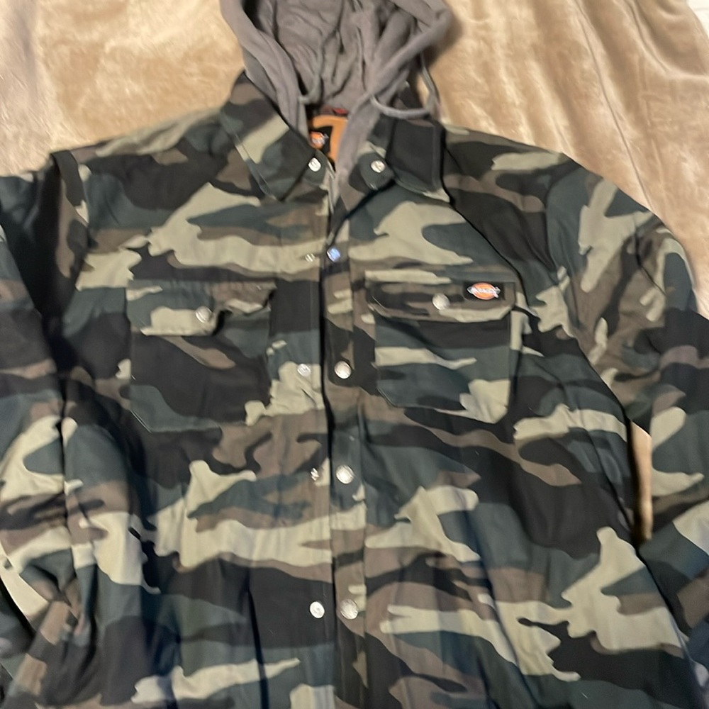 Like New!! Hooded Dickies Camo Print jacket.